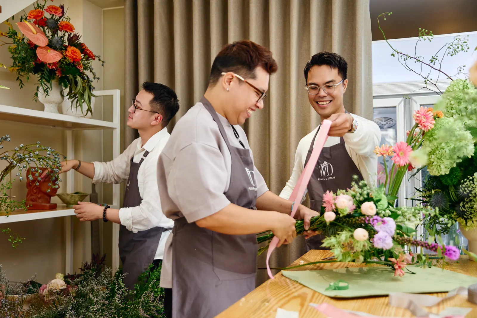 WD Florist Vietnam team preparing flowers in the studio