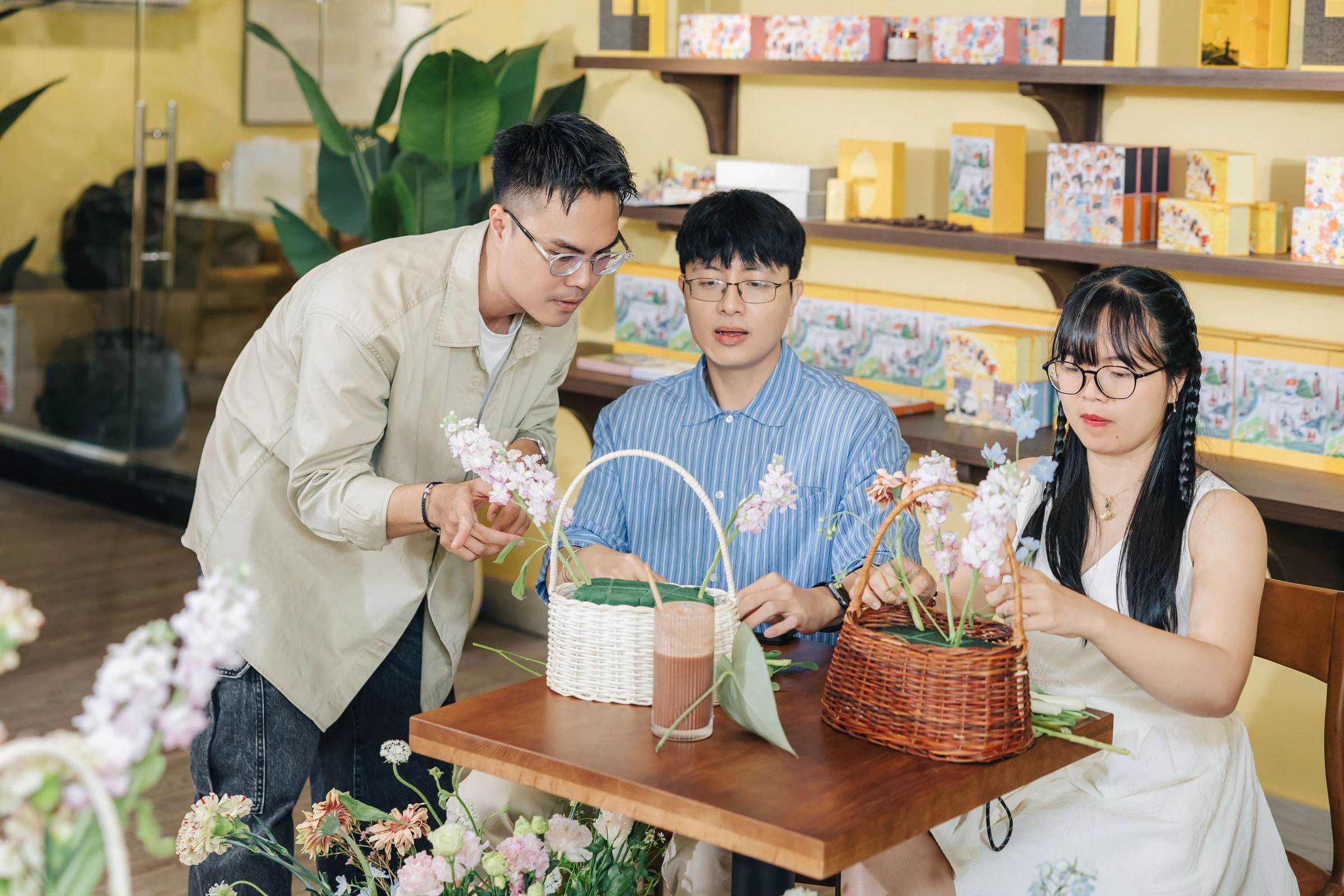 Basket of Blooms - hình 1