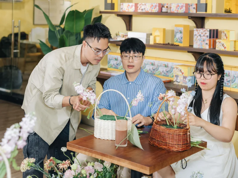 Basket of Blooms - hình 1
